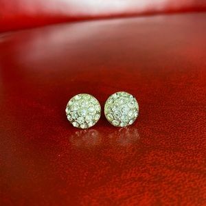 Beautiful vintage Rhinestone screw back earrings - round shape clusters wedding